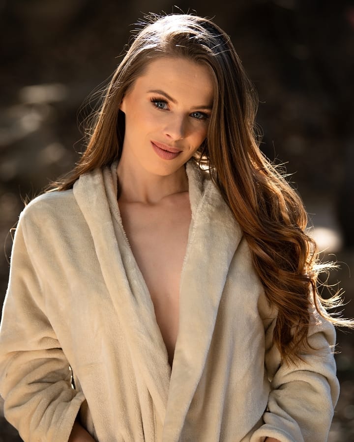 Discover Jillian Janson Bio/Wiki 2024 & Career Achievements